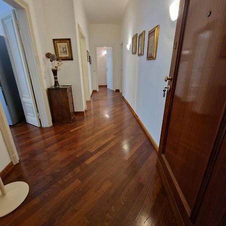 Ferienwohnung Duomo - Fontana Cozy With Terrace Mailand Exterior foto
