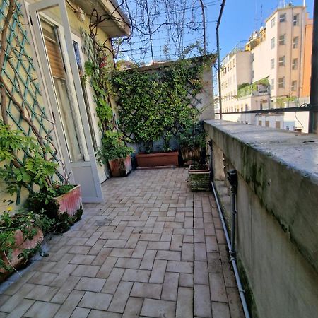 Ferienwohnung Duomo - Fontana Cozy With Terrace Mailand Exterior foto