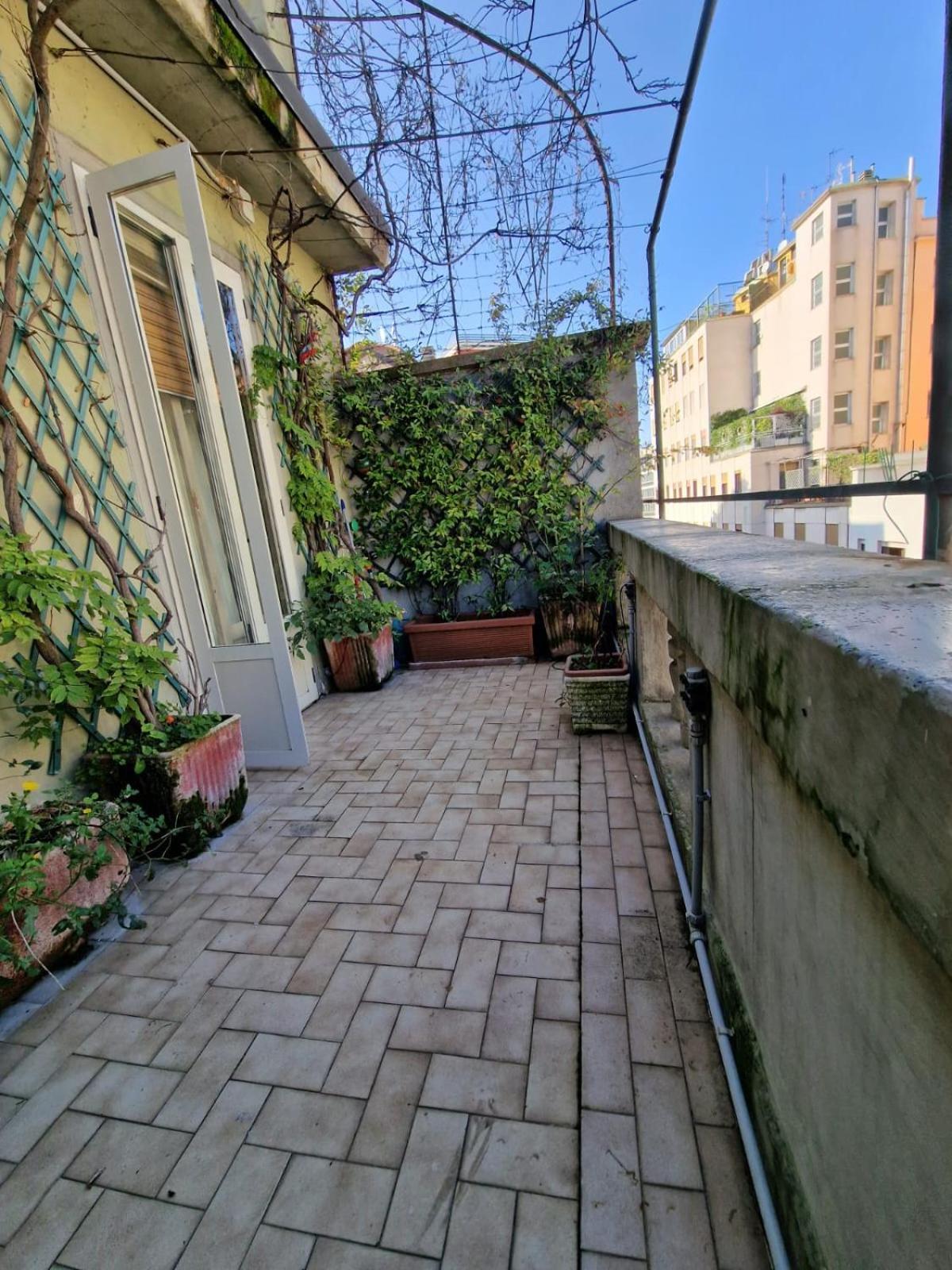 Ferienwohnung Duomo - Fontana Cozy With Terrace Mailand Exterior foto